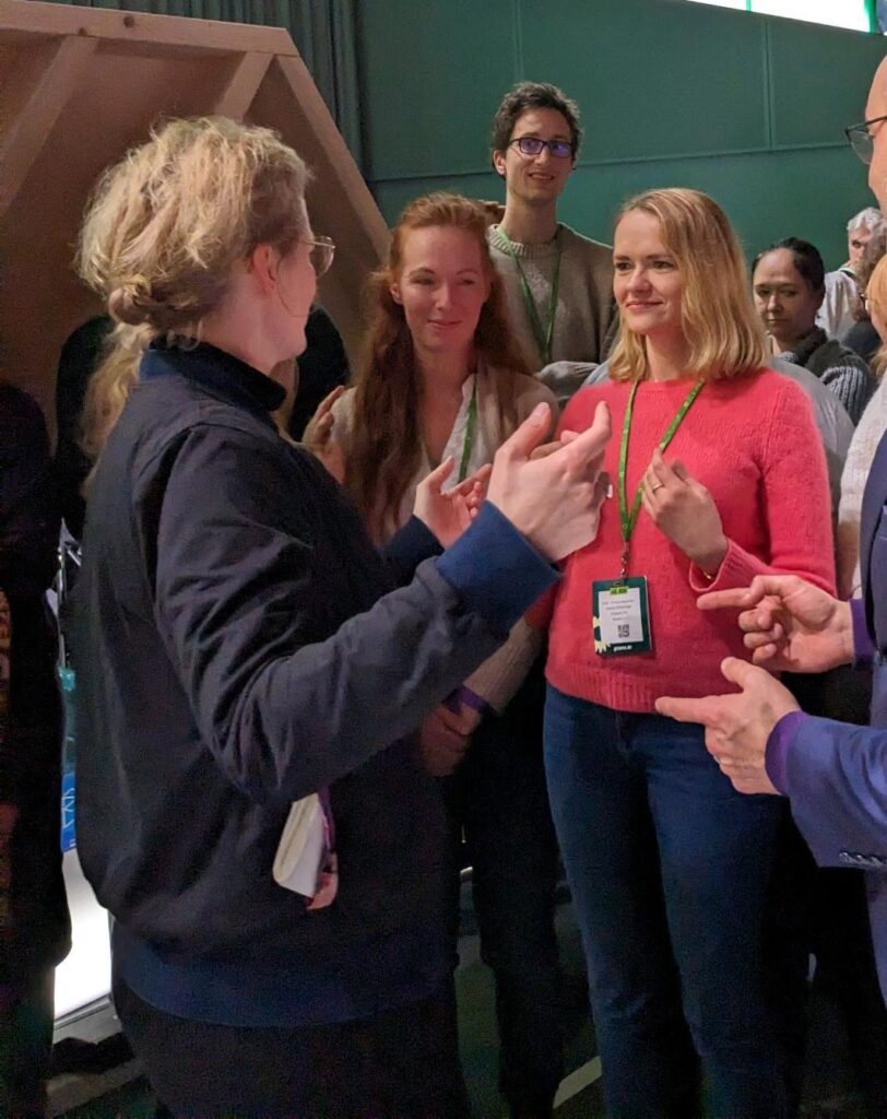 Andie Wörle nimmt Gratulationen entgegen